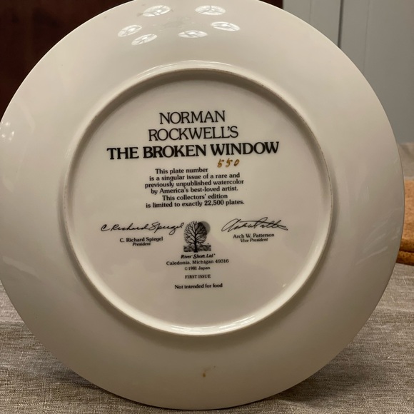 A classic Rockwell collector plate "The Broken Window." Numbered 550 - Picture 2 of 3